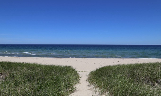 Sagamore Beach House | Quaint Cottage 500 yards to Sagamore Beach