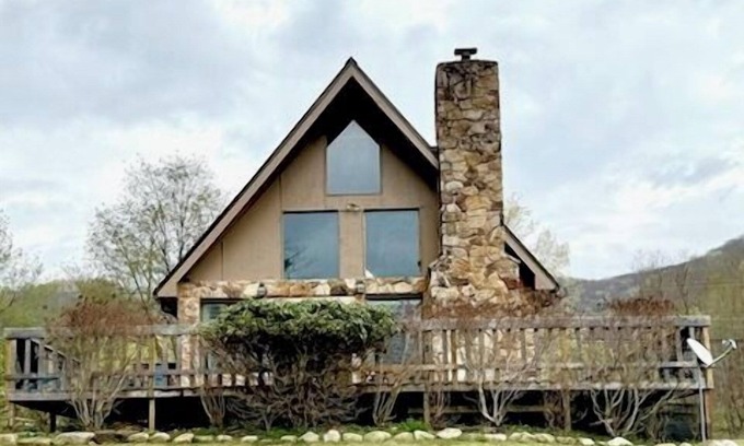 Canaan Valley House | Quaint Cottage! Close to Dolly Sods! Pets Ok! Fire Pit!