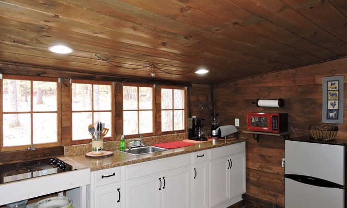 Moultonborough Cottage | Quaint Cottage with town beach access sleep 4