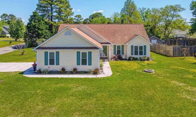 Wilmington House | Quaint, Cozy, Very Clean & Close to the BEACH 3 bedroom home w/sunroom & office