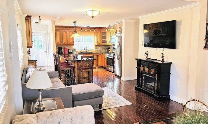 Greenwich House | Quaint duplex with private yard. Walk to beach, dining, & shopping!