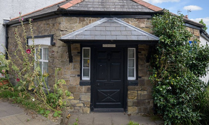 Usk House | Quaint listed building on edge of Brecon Beacons