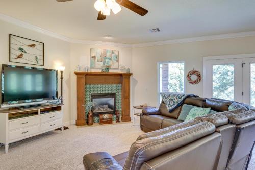 Noble House | Quaint Noble Home 6 Mi to University of Oklahoma!