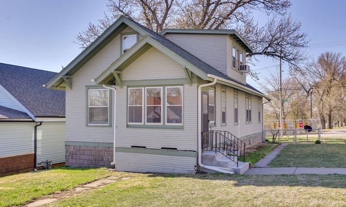 Omaha House | Quaint Omaha Home < 5 Mi to Downtown!