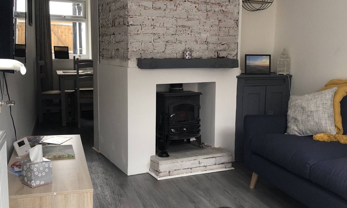 Gorleston-on-Sea House | Quaint Seaside Cottage - 5 Minutes from the Sea!