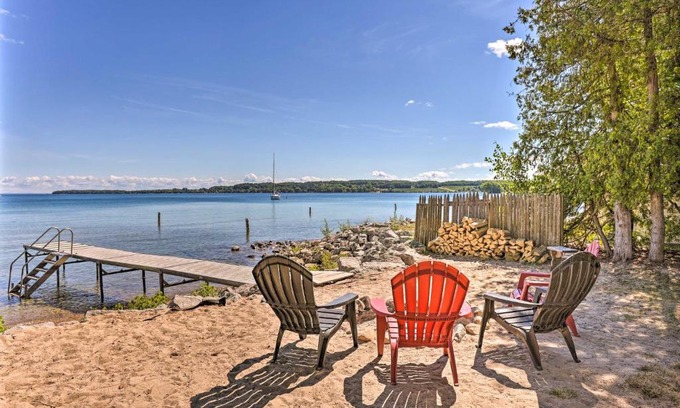 Suttons Bay Apartment | Quaint Studio with Shared Beach Walk to Suttons Bay