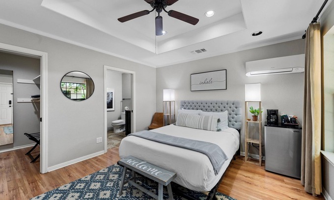 Crawford House | Quaint Suite with Boutique Hotel Vibes on Country Retreat Surrounded by Nature
