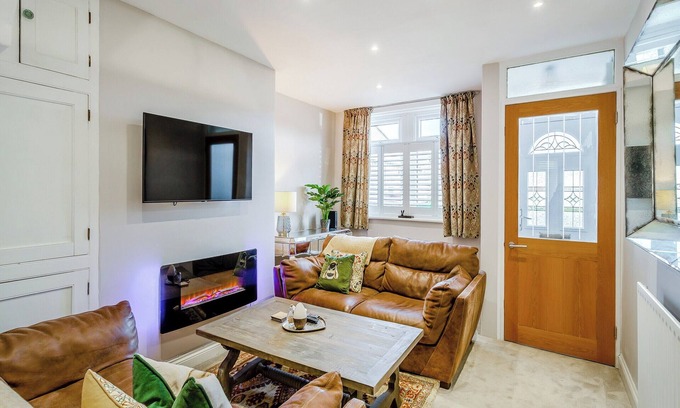 Harrogate Cottage | Quaint Yorkshire retreat, perfect for couples, friends, or small families.