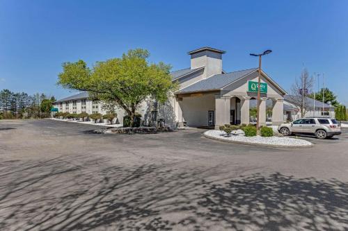 Austintown Hotel | Quality Inn Austintown-Youngstown West