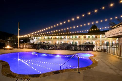 Helen Hotel | Quality Inn Downtown Helen
