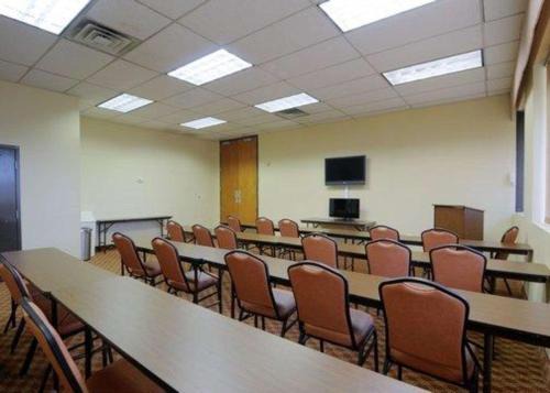 Mount Airy Hotel | Quality Inn Mount Airy Mayberry