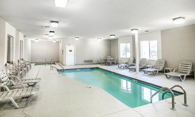 Parsons Hotel | Quality Inn Parsons North