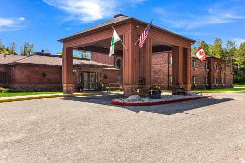 Petoskey Hotel | Quality Inn Petoskey-Harbor Springs