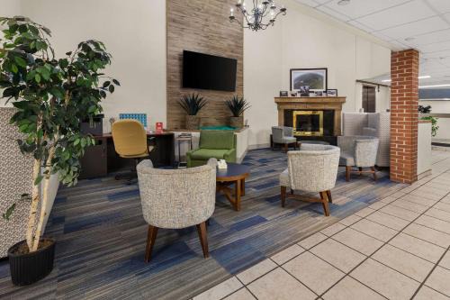 Altoona Hotel | Quality Inn & Suites Altoona