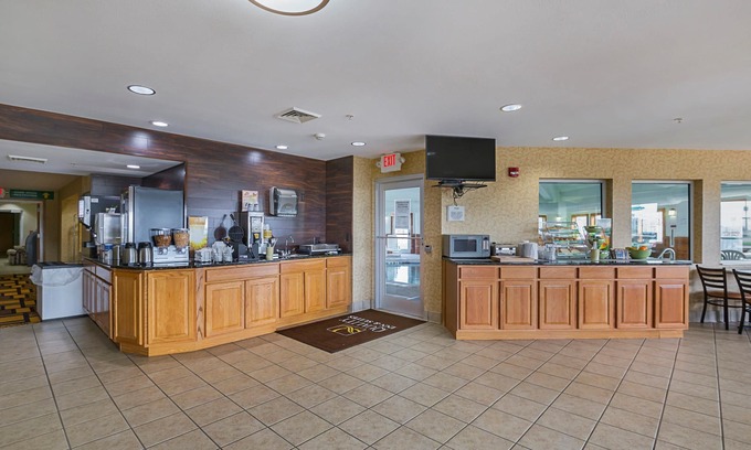 Belmont Hotel | Quality Inn & Suites Belmont Route 151