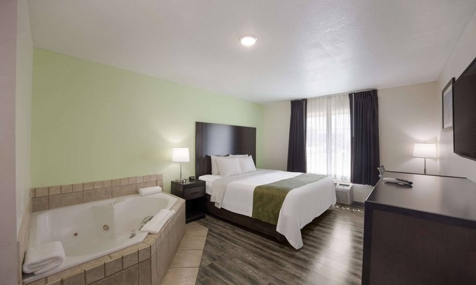 Clayton Hotel | Quality Inn & Suites Clayton, NM