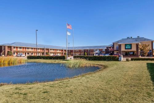 Owasso Hotel | Quality Inn & Suites Owasso US-169