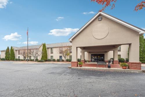 Dawsonville Hotel | Quality Inn & Suites