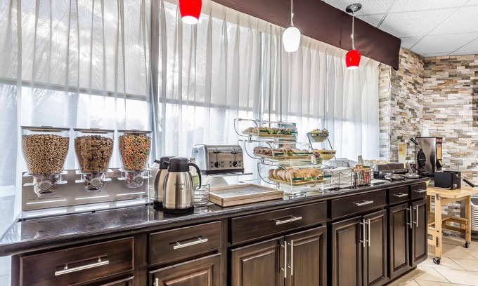 South Salisbury Hotel | Quality Inn & Suites