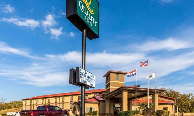 West Plains Hotel | Quality Inn