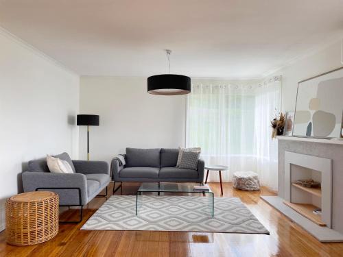 Mornington House | Quarry House - Bright and Renovated!