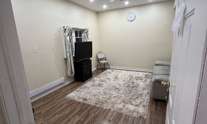 York Regional Municipality Apartment | Queen Bed Apartment with Seamless Living & Kitchen