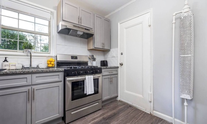 West Hartford Apartment | Queen Bed Apt in West Hartford
