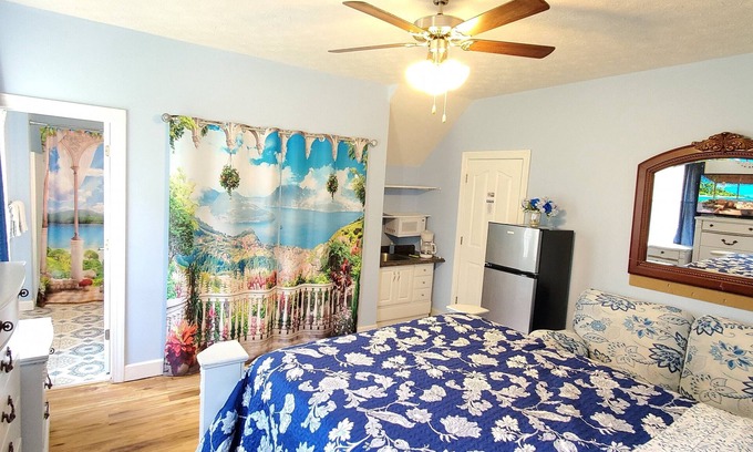 Hampton Apartment | Queen Ruby Studio Suite, Kitchenette, Private bath, desk. Pets welocw