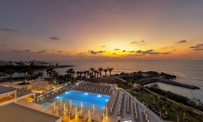 Kissonerga Hotel | Queen's Bay Hotel