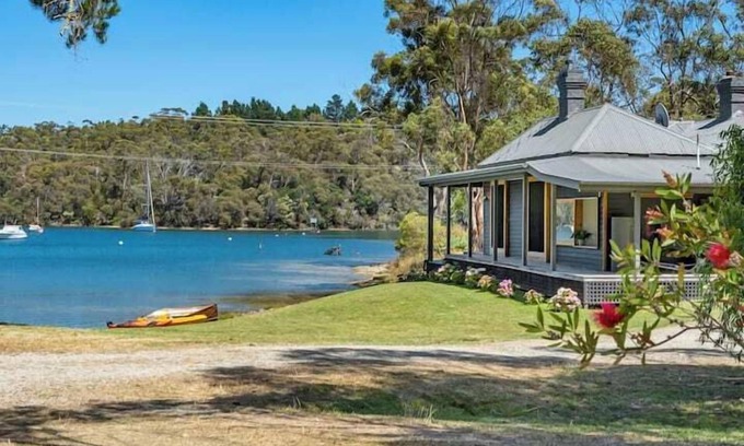 Barnes Bay House | Questa Heritage Cottage
