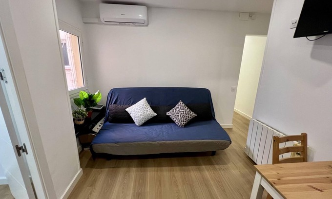 Collblanc y La Torrassa Apartment | Quiet apartment near Barcelona