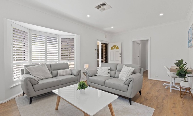 Glenelg South House | Quiet 2-Bed Retreat with Private Courtyard