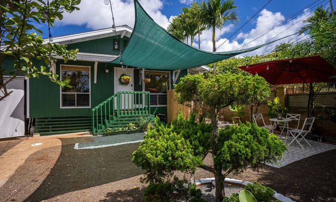 Waialua House | Quiet, 2bd/1bath with A/C in bedrooms, pet friendly