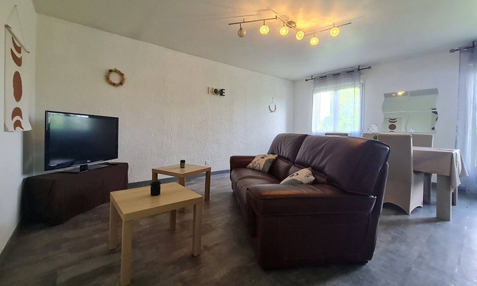 Luneville Apartment | Quiet 3-bedroom cottage in Lunéville with garage