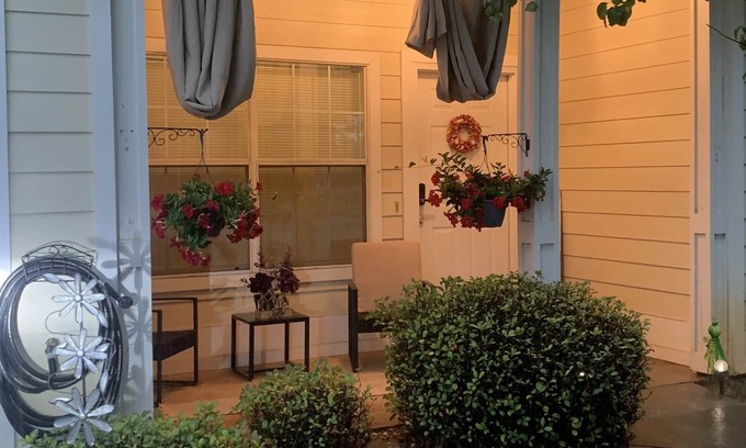 Enterprise House | Quiet and Chic Country Retreat