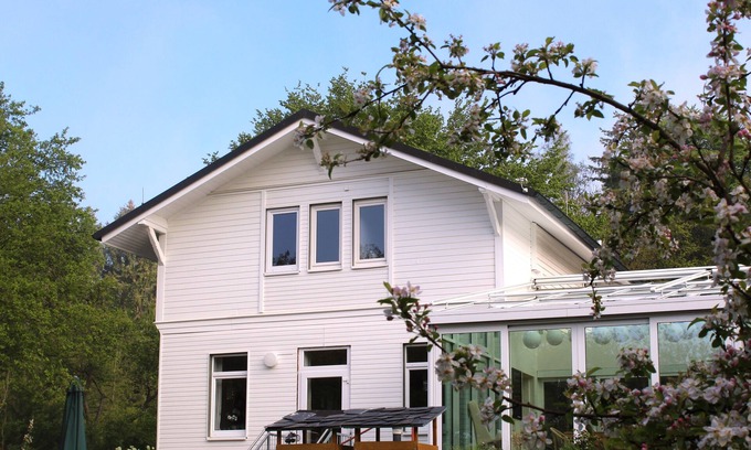 Flegessen Apartment | Quiet and pretty vacation apartment near the forest with terrace and garden