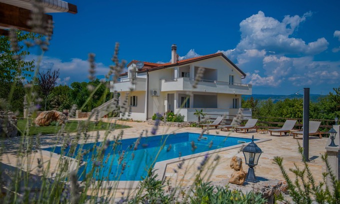 Grubine Villa | Quiet and Spacius Family Villa, Heated Pool, Big Yard – Near Makarska & Split