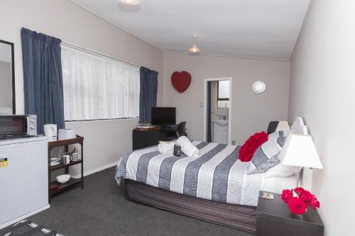 Palmerston North House | Quiet Boutique Generous Breakfast