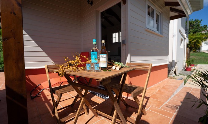 Ducos House | QUIET BUNGALOW GARDEN WIFI NEAR AIRPORT