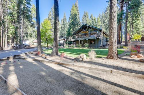 Lake Almanor Country Club House | Quiet Cabin with Deck Near Lake Almanor!