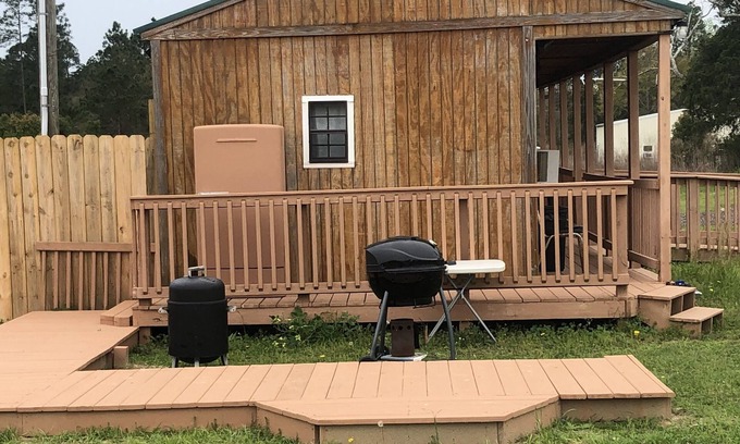 Elberta Cottage | Quiet Cabin with Owa theme park, shopping, dining and the beach minutes away.