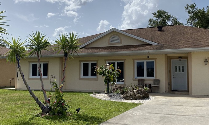 Warm Mineral Springs House | Quiet/Charming 2/2 retreat in North Port, Warm Mineral Springs