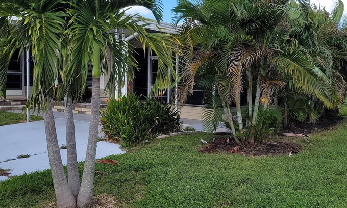 Ellenton House | Quiet community 2 Bed 2 Bath minutes away from Bradenton, FL.