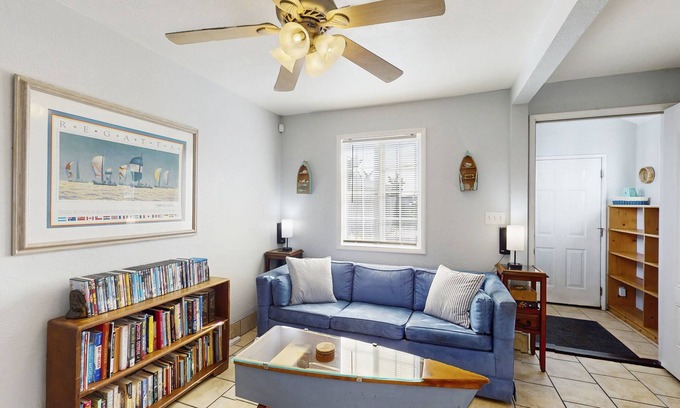Eureka House | Quiet cottage on the bay with dog-friendly backyard & private dock - near beach