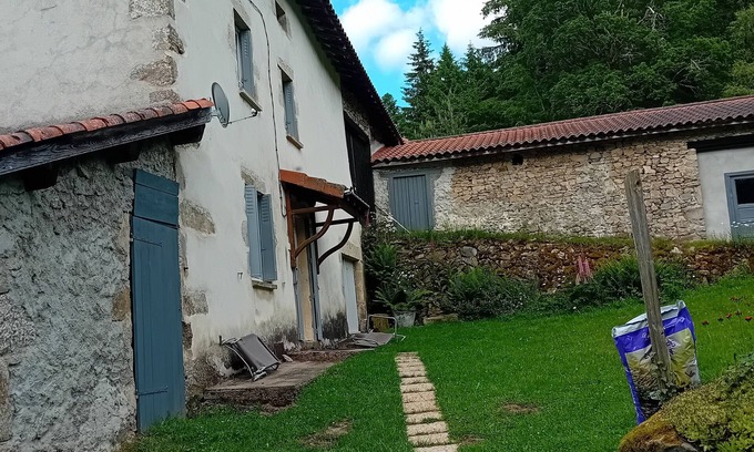 Sembadel House | Quiet country house on the edge of the forest haven of peace