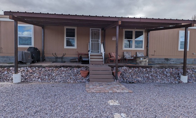 Paulden House | Quiet Country Living with horse facilities!