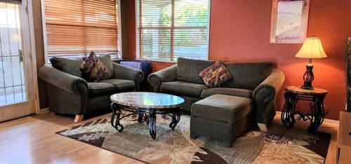 Desert View Village House | Quiet desert getaway with ping-pong, BBQ, citrus