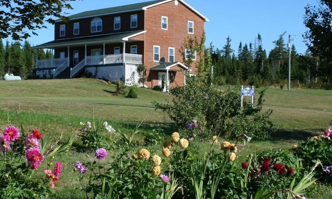 New Horton House | Quiet elegance, tranquil country on lakefront.