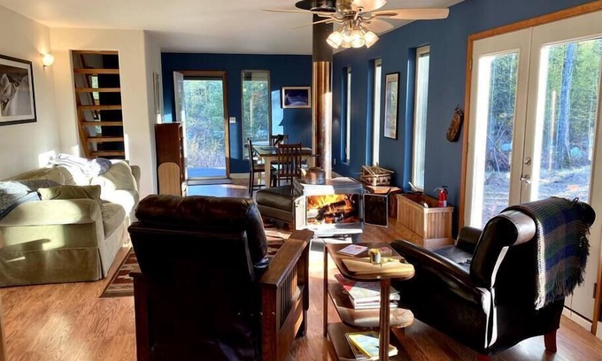 Talkeetna House | Quiet, Elegant & Cozy - 4 Miles from Downtown
