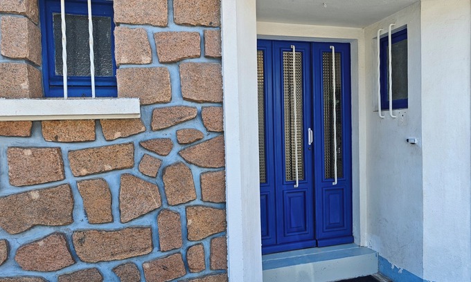 Cholet House | Quiet, friendly house 10pers Garden.garage+free parking.close to amenities